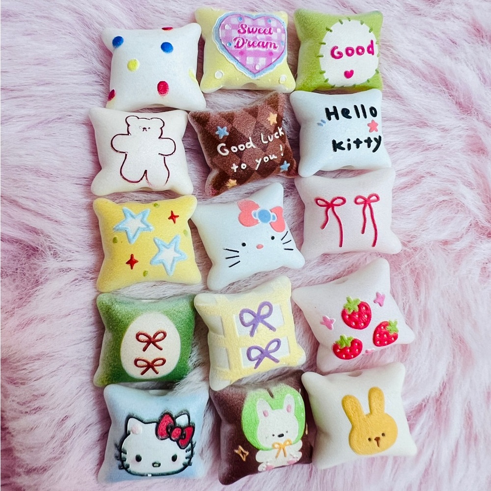 Adorable and Gorgeous Pillow- shaped Decorative Items For Your DIY Projects